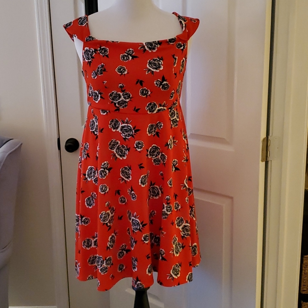 Torrid Red Floral Dress Sz 14/16 NWT
